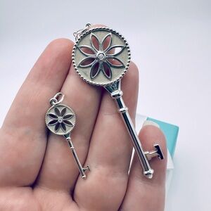 Tiffany & Co. XL Large Diamond Daisy Key Charm in Silver with Packaging